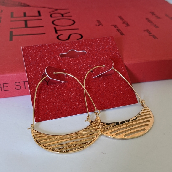 Simply Mahari Jewelry - Gold Plated Crescent Hoop Earrings Simply Mahari Jewelry - Gold Plated Crescent Hoop Earrings